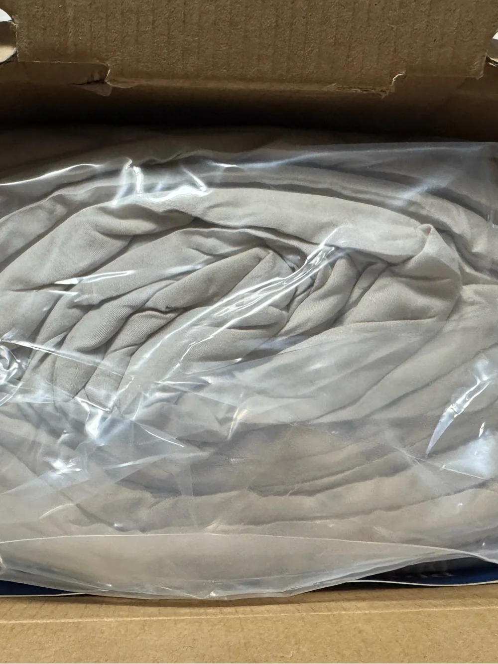 Full Comforter Set - Cloud-like Softness by Pretty Night; Includes shams. NWT